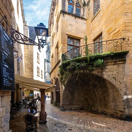 Charming Holiday In Dom wakacyjny Sarlat-la-Canéda